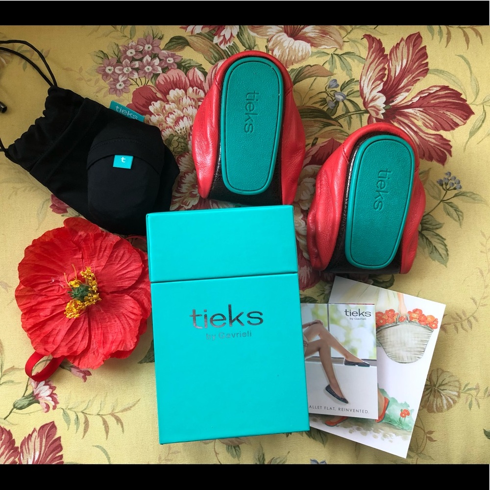Size 6 Poppy Tieks